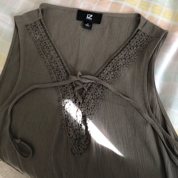 IZ Byer Lace up Tank size S NWT Olive - Picture 4 of 6